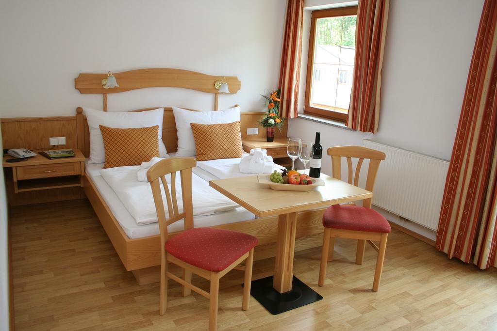 Hotel Alpenrose Muehlbach Am Hochkoenig Ruang foto